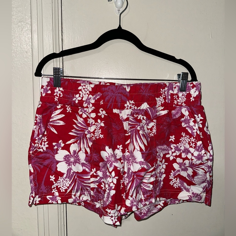 Red Floral Shorts🌺